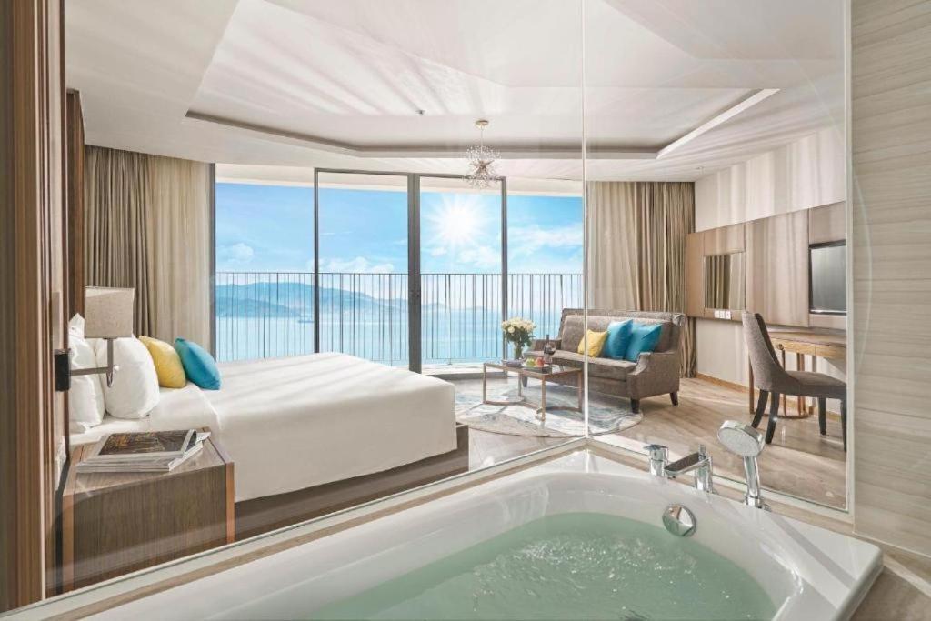 Luxury Seaview Panorama Nha Trang By Luna Exterior photo